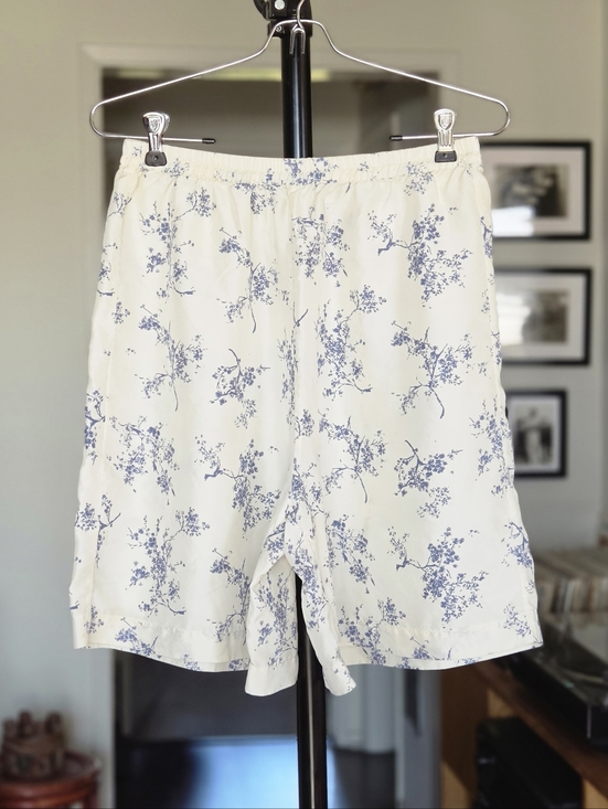 & Other Stories Pants - & Other Stories Cream Silk Shorts with Blue Floral Sprig Print